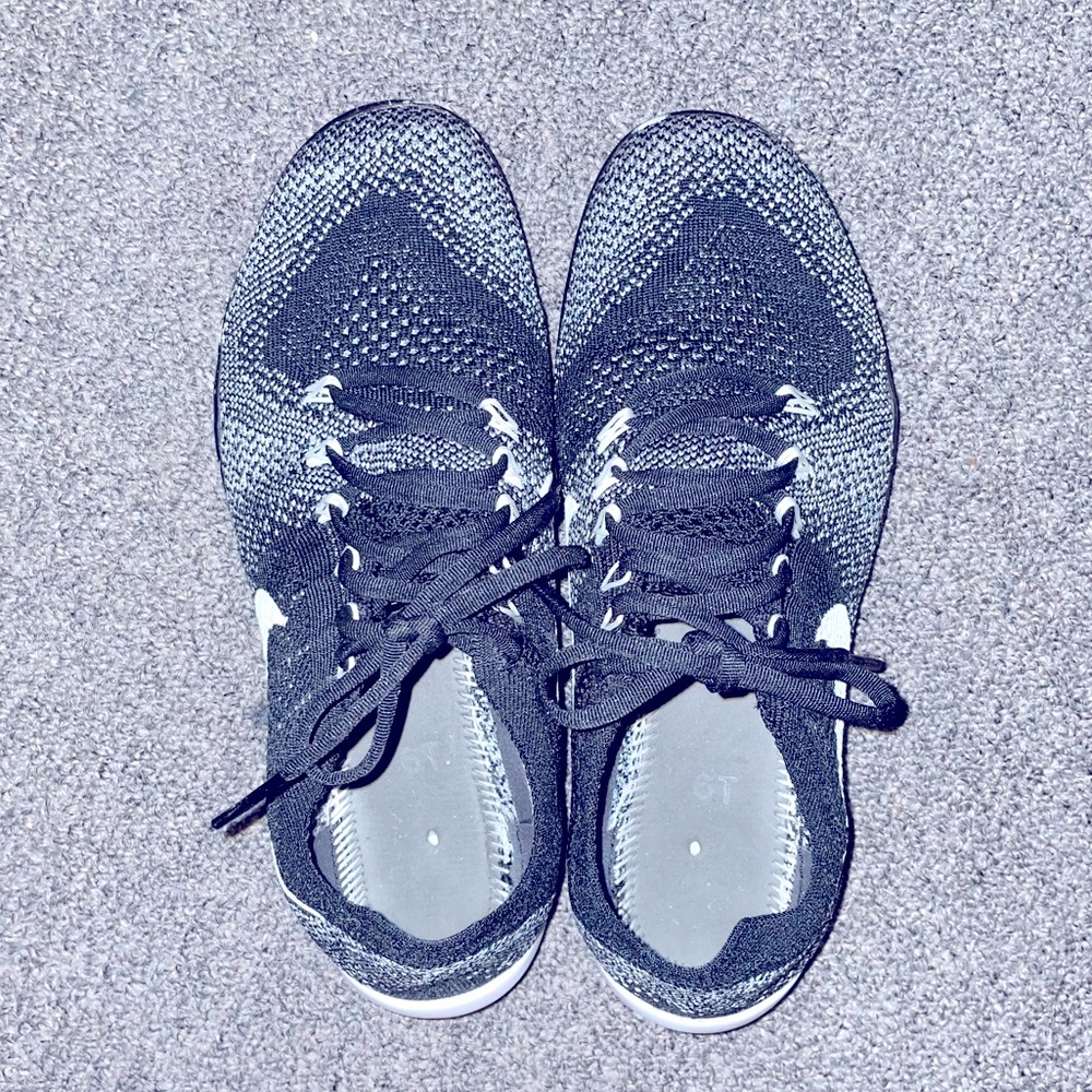 black and white nike running shoes womens us 6.5